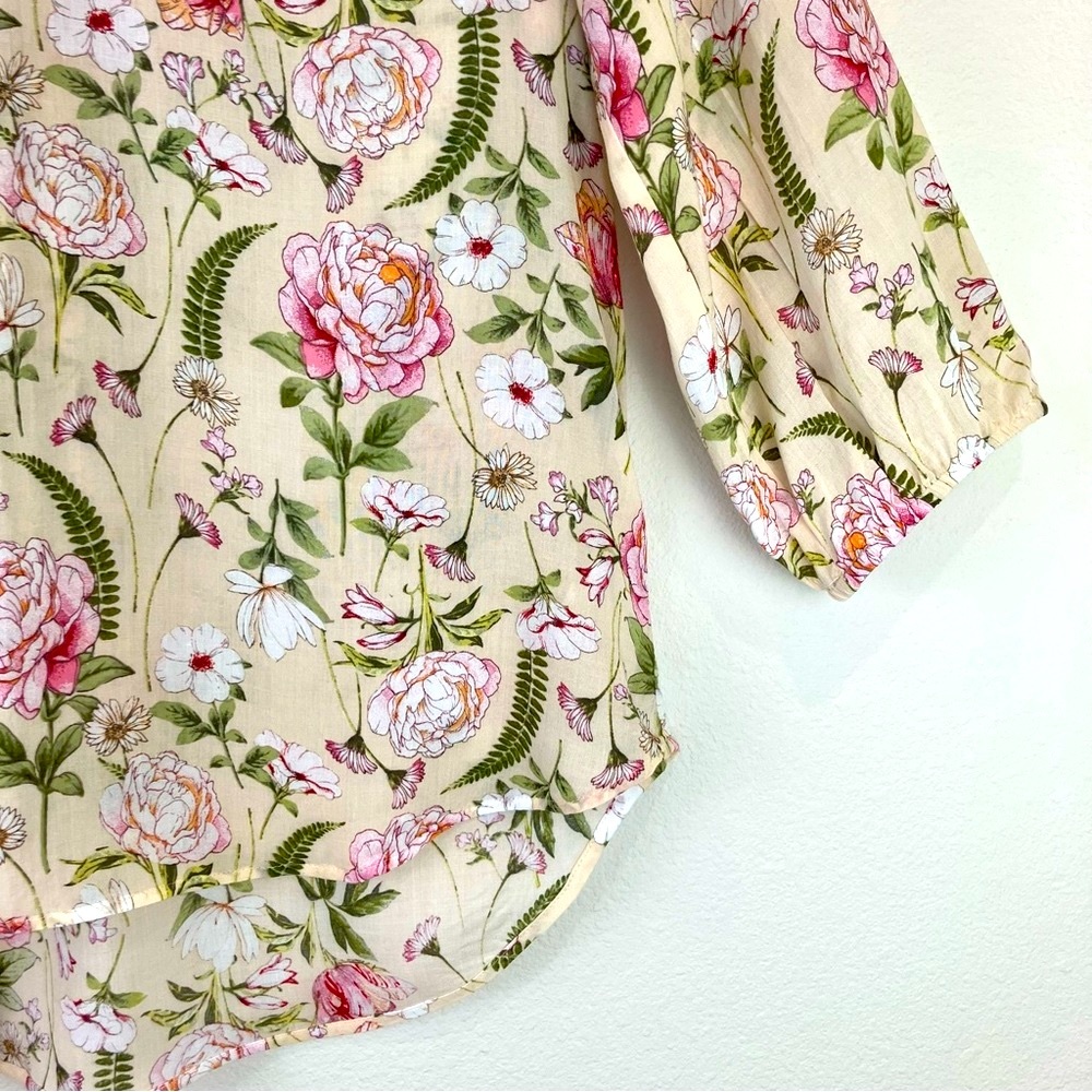 DR2 Floral Print V-Neck Blouse - Picture 3 of 8
